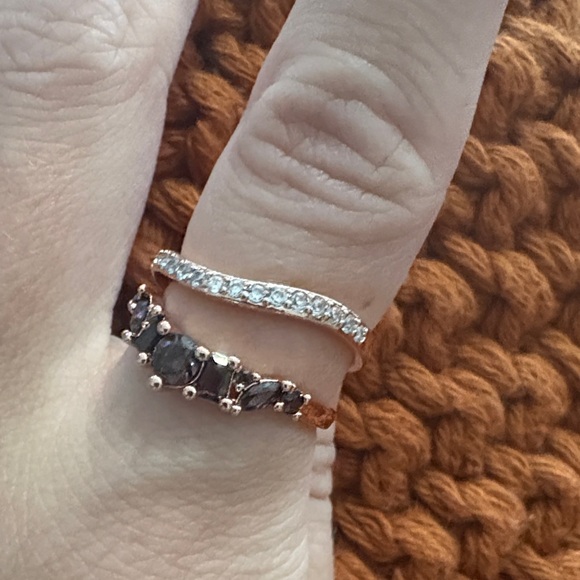 Rose Gold and Black Stone Women's Ring - Picture 4 of 5
